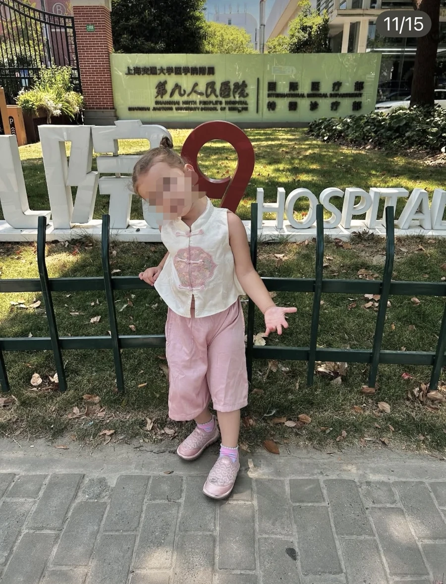 Wearing shoes of the same size for the first time: Brazilian girl undergoes foot reconstruction in Shanghai
